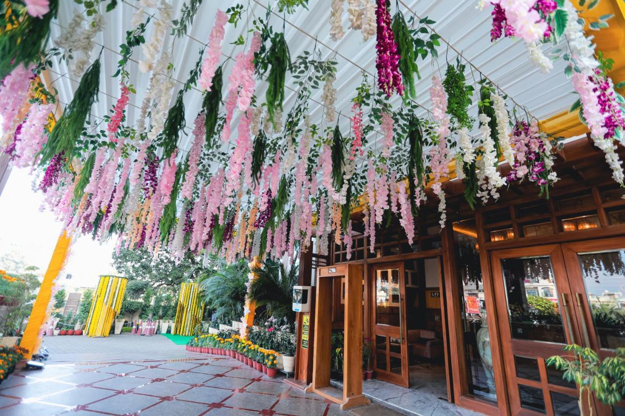 Hotel Saffron Leaf Дехрадун Экстерьер фото