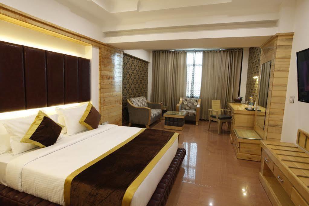 Hotel Saffron Leaf Дехрадун Экстерьер фото
